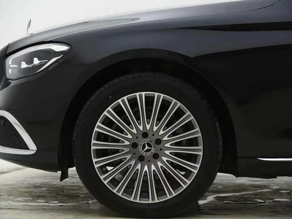 Mercedes-Benz E-Class — миниатюра 5