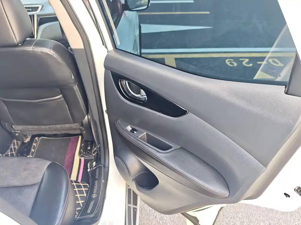 Nissan Qashqai — миниатюра 18