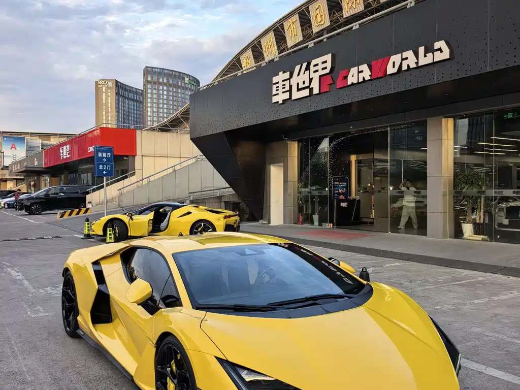 Lamborghini Revuelto 2025