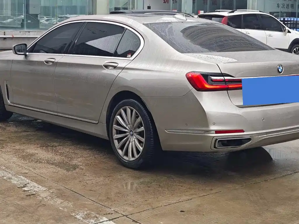 BMW 7 Series — миниатюра 9