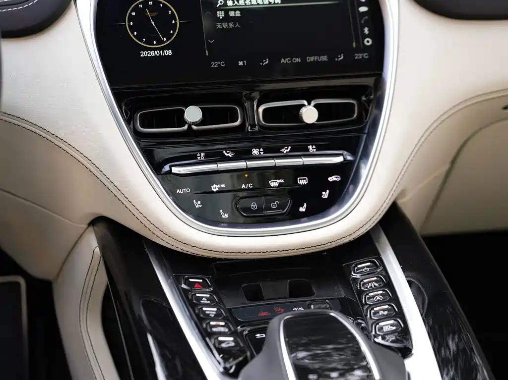 Aston Martin DBX — миниатюра 17