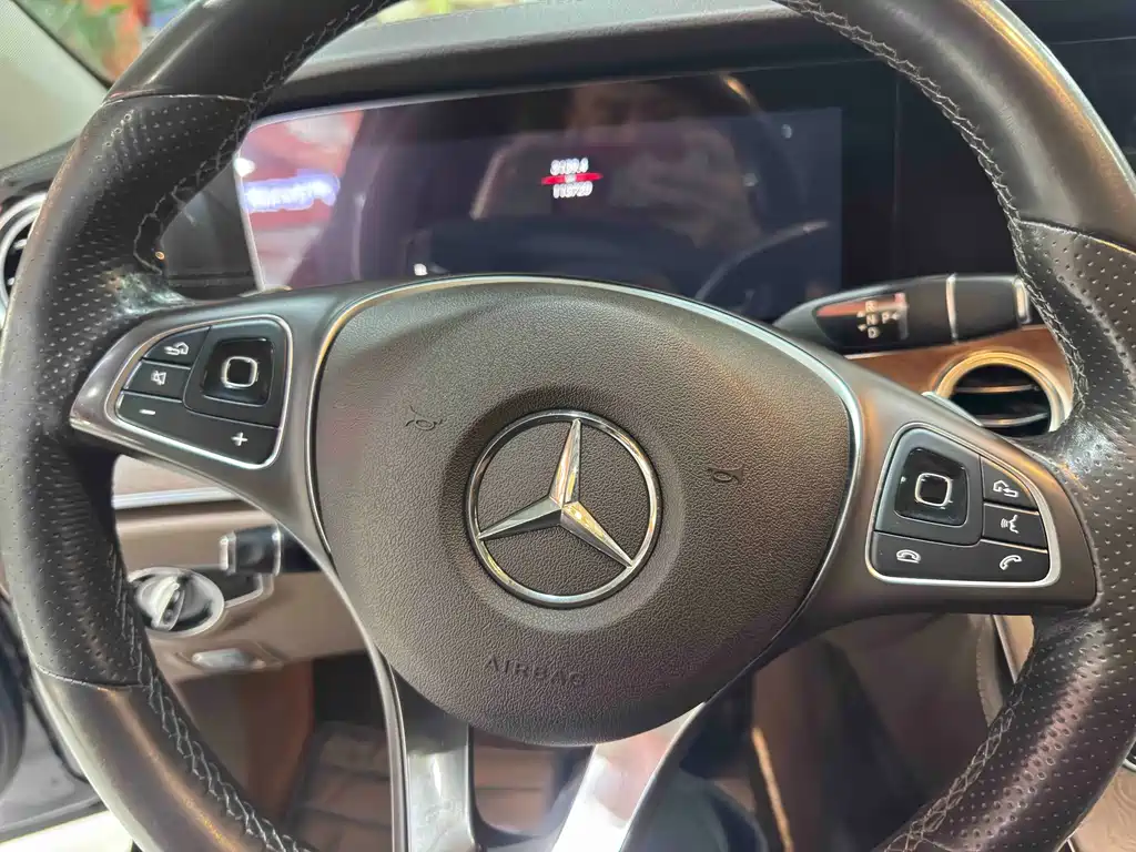 Mercedes-Benz E-Class — миниатюра 13