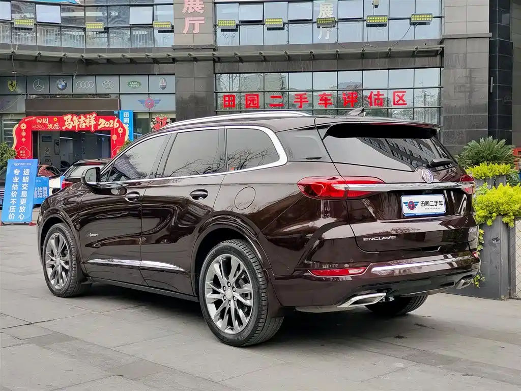 Buick Enclave 2022 652T Avenir 6 мест