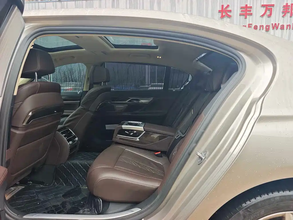 BMW 7 Series — миниатюра 5