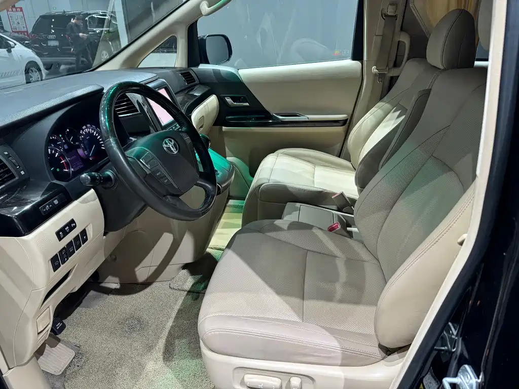 Toyota Alphard 2012 3.5L Luxury