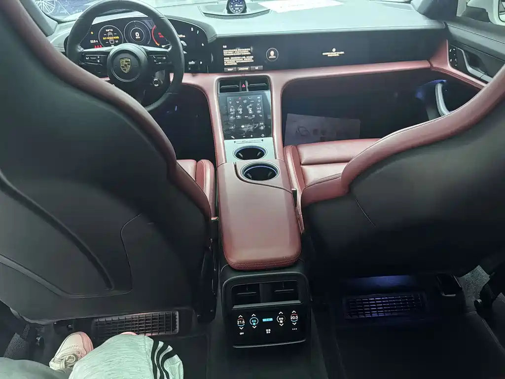 Porsche Taycan — миниатюра 8