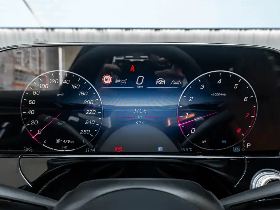Mercedes-Benz E-Class — миниатюра 13