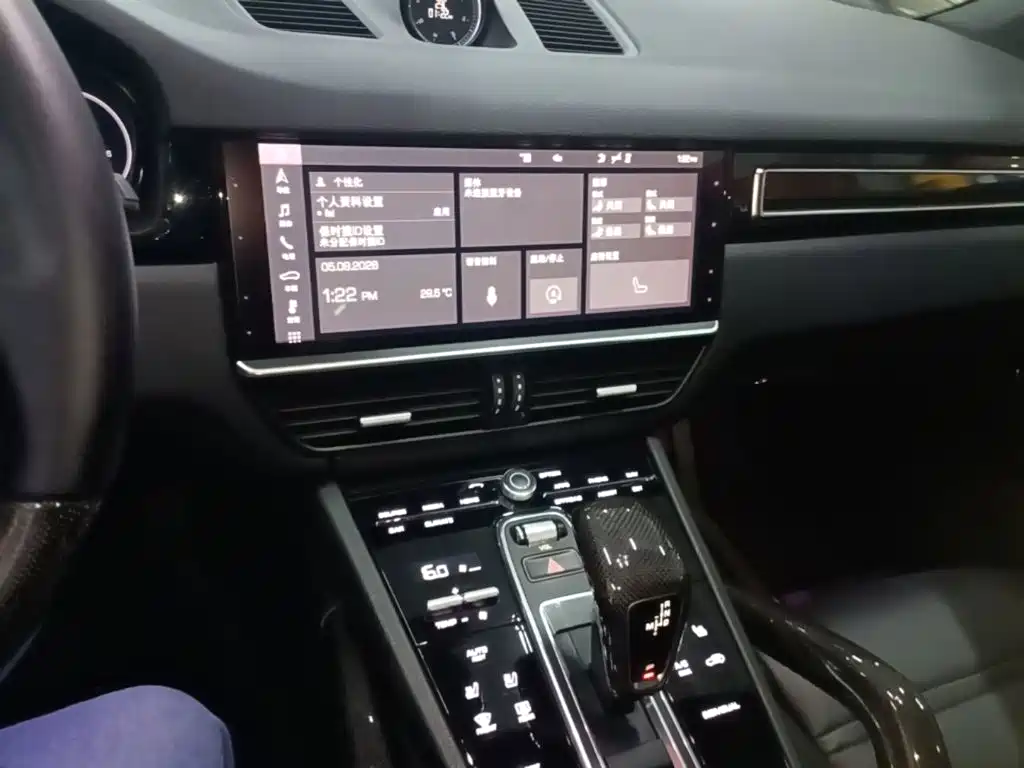 Porsche Cayenne — миниатюра 9