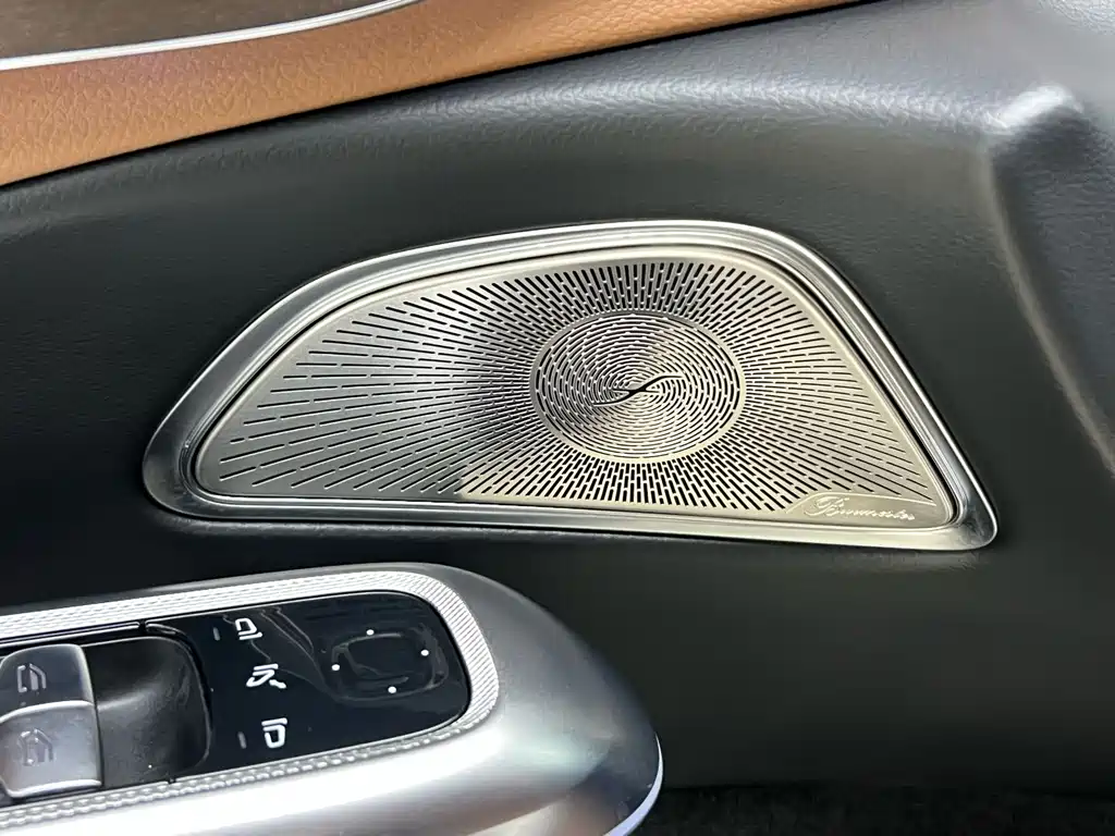 Mercedes-Benz E-Class — миниатюра 17