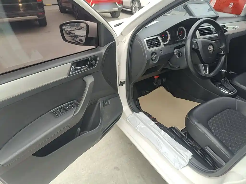 Skoda Rapid — миниатюра 16