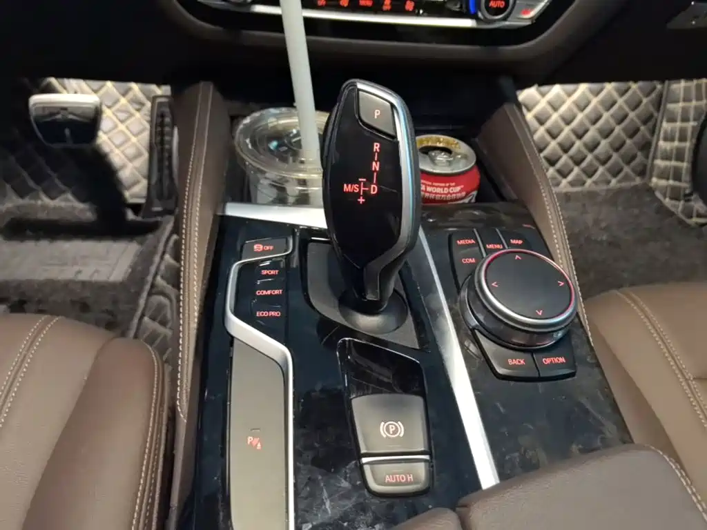 BMW 5 Series — миниатюра 14