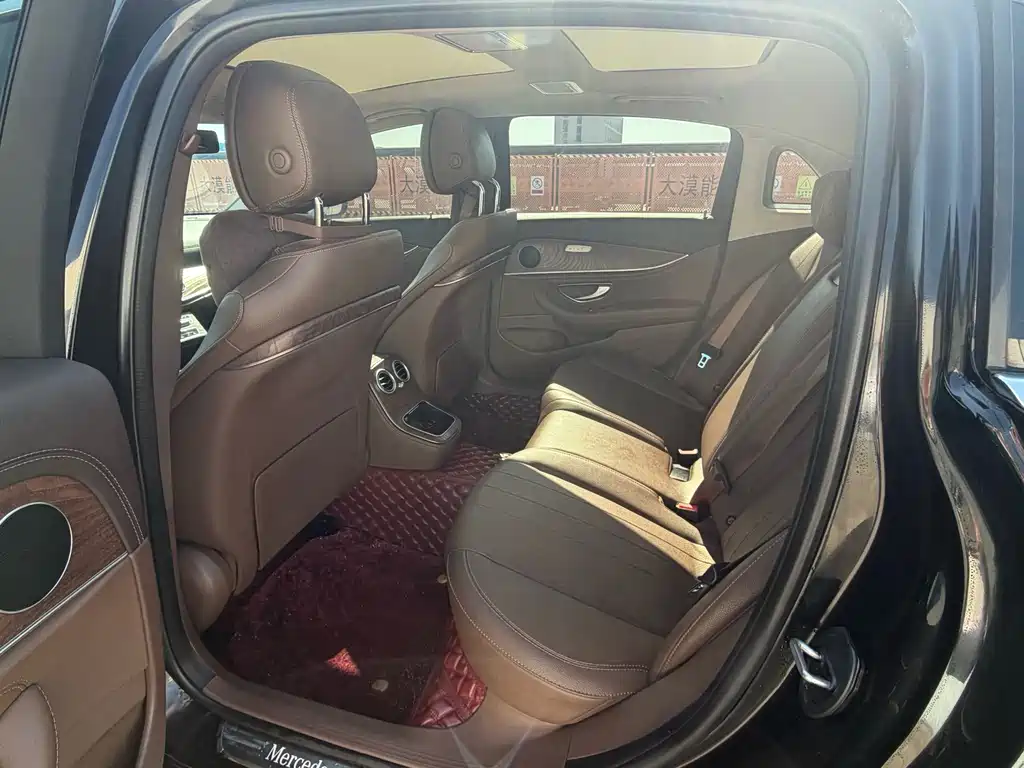 Mercedes-Benz E-Class — миниатюра 6