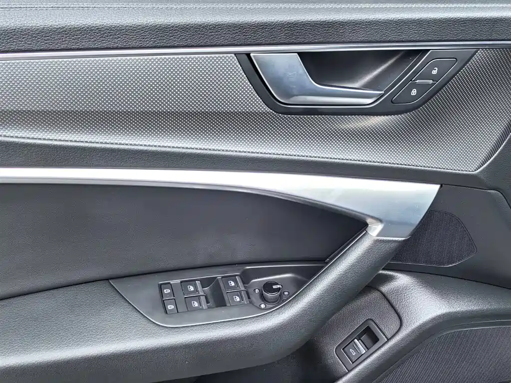 Audi A6L — миниатюра 12