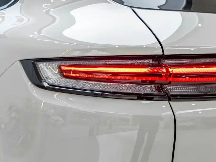 Porsche Cayenne — миниатюра 9