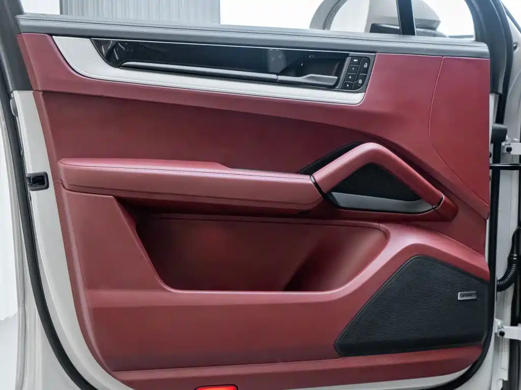 Porsche Cayenne — миниатюра 20