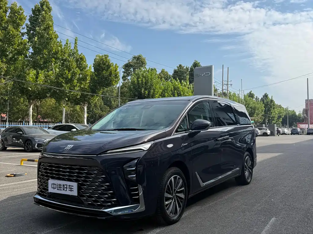 Buick GL8 Hybrid — миниатюра 3