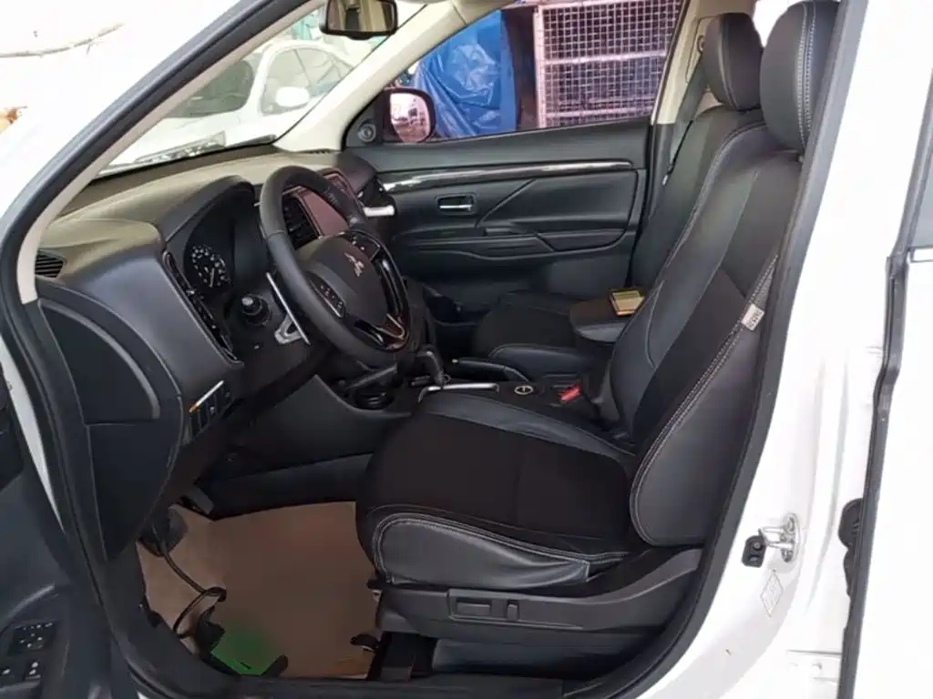 Mitsubishi Outlander — миниатюра 15