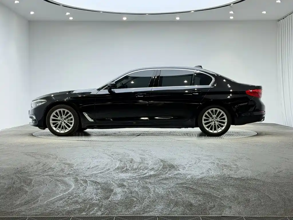BMW 5 Series — миниатюра 5
