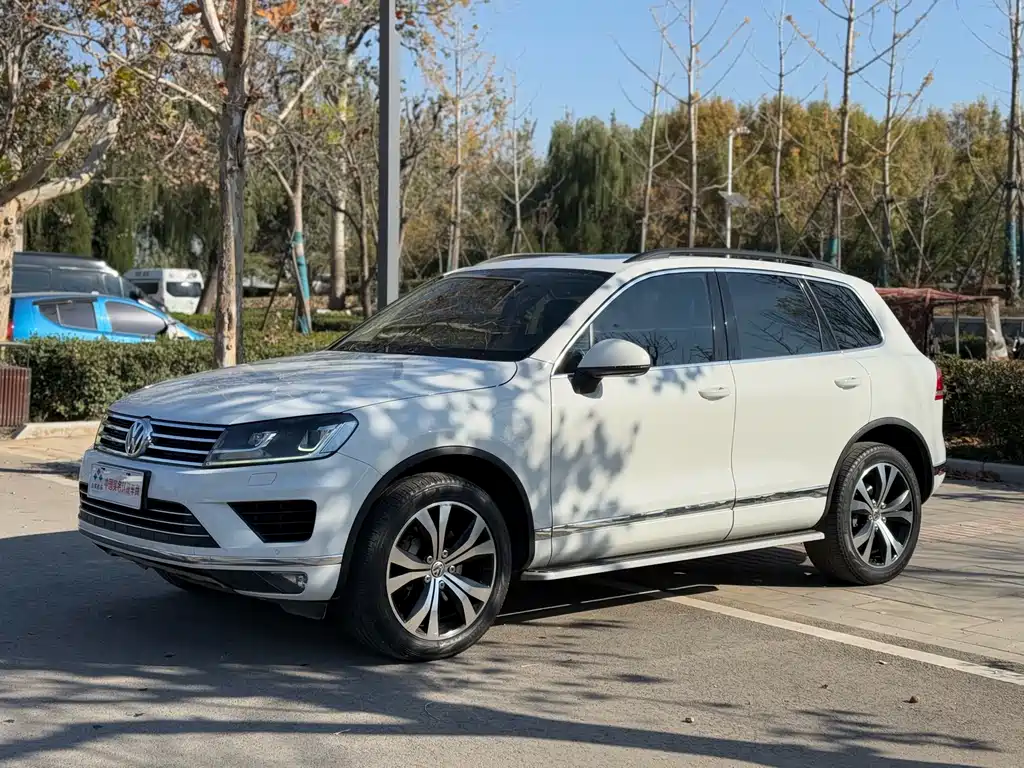 VOLKSWAGEN TOUAREG