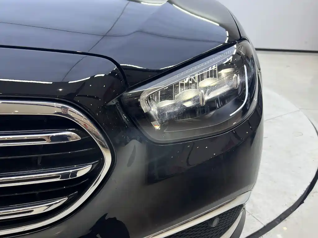 Mercedes-Benz E-Class — миниатюра 5
