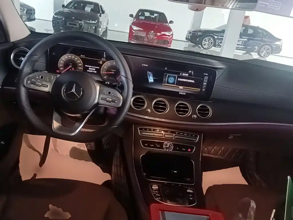 Mercedes-Benz E-Class — миниатюра 10