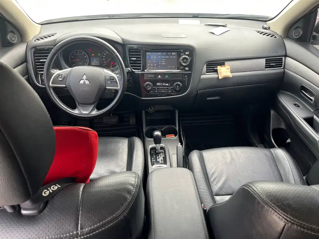 Mitsubishi Outlander (Import) — миниатюра 17