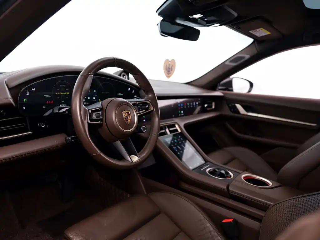 Porsche Taycan — миниатюра 17