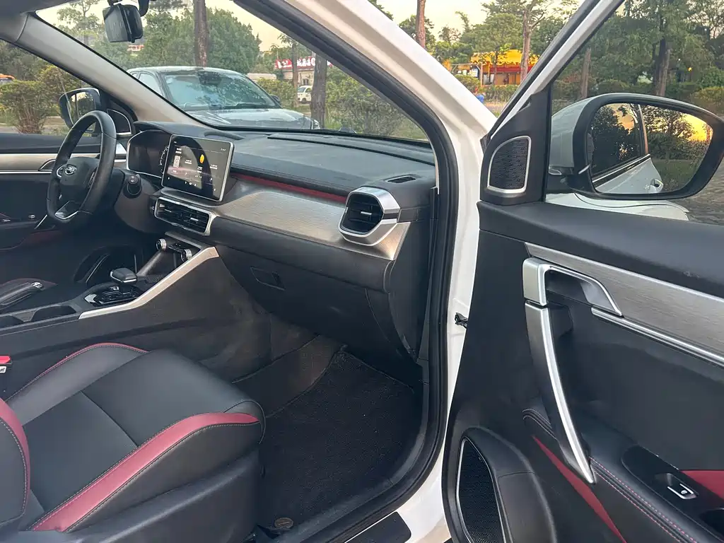 Geely Binyue — миниатюра 14