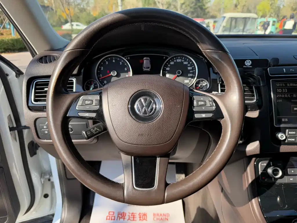 VOLKSWAGEN TOUAREG