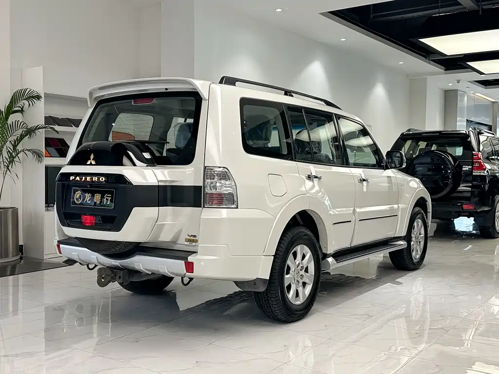 Mitsubishi V93 2022 3.0L AT