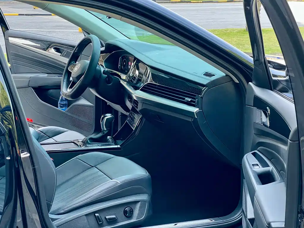 Volkswagen Passat PHEV — миниатюра 12