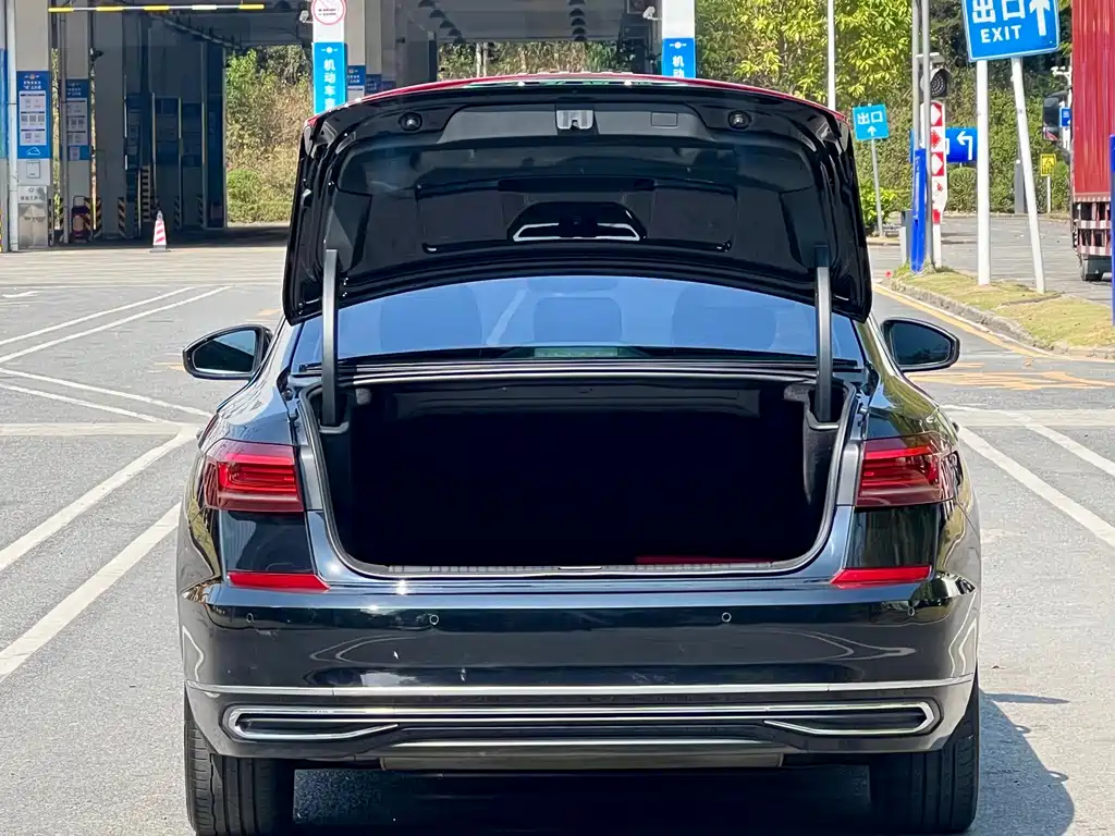 Volkswagen Passat PHEV — миниатюра 9