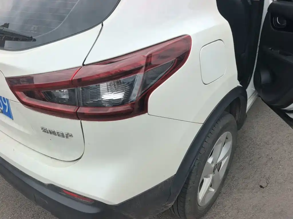 Nissan Qashqai — миниатюра 8