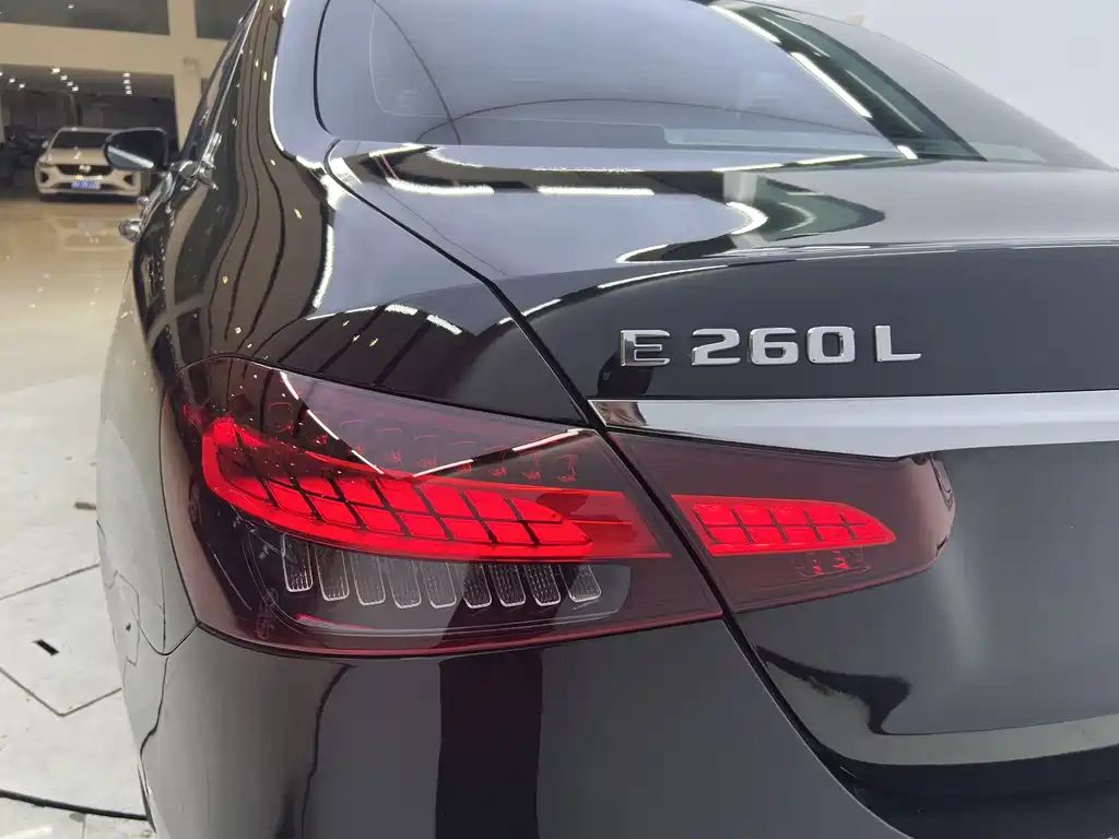 Mercedes-Benz E-Class — миниатюра 6