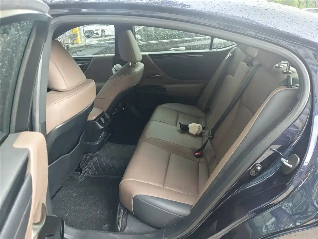Lexus ES — миниатюра 8