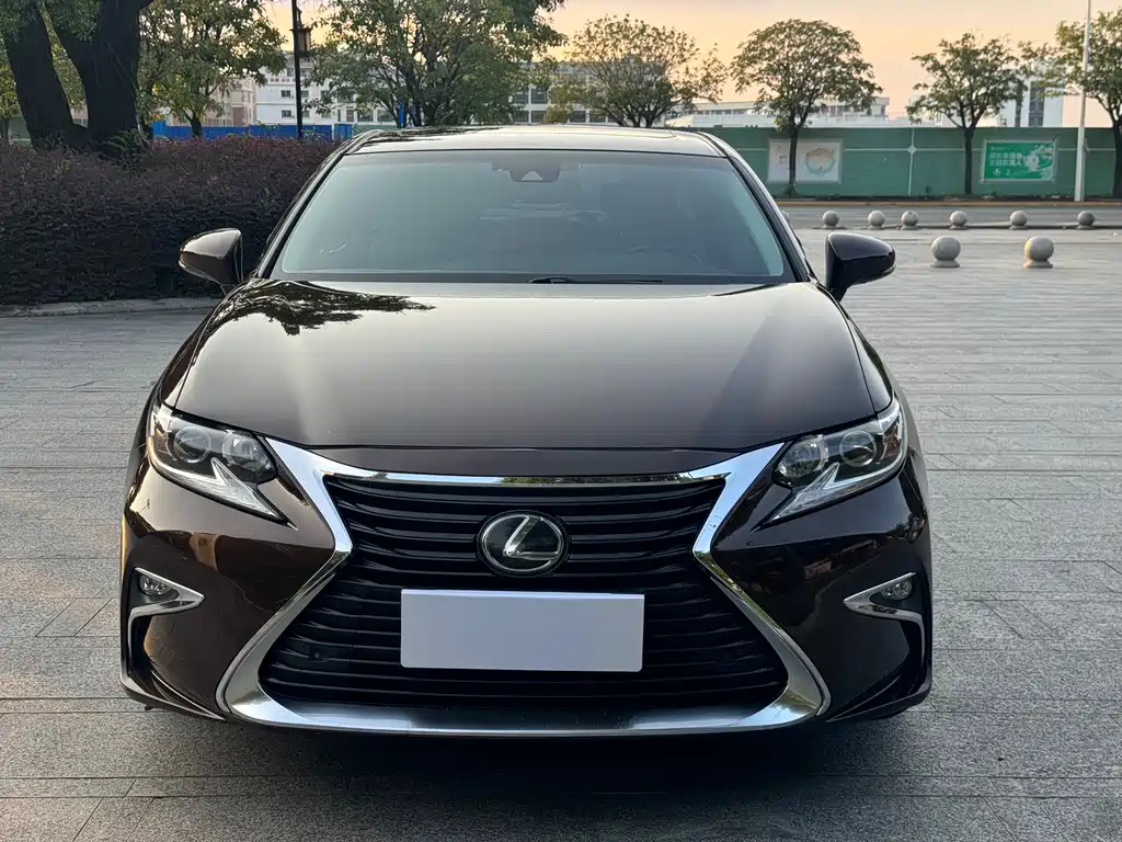 Lexus ES — миниатюра 2