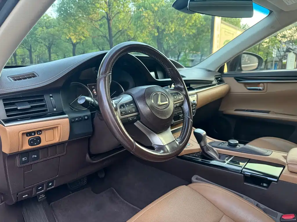 Lexus ES — миниатюра 4