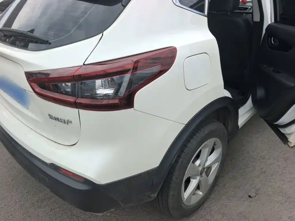 Nissan Qashqai — миниатюра 7