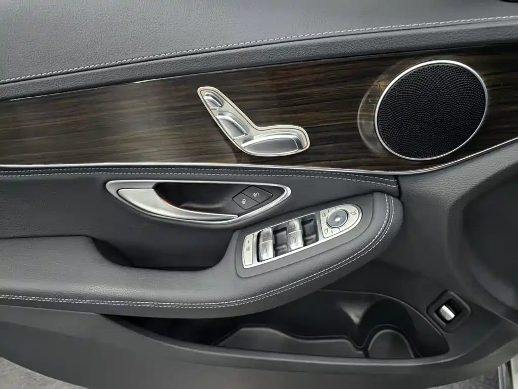 Mercedes-Benz C-Class — миниатюра 6