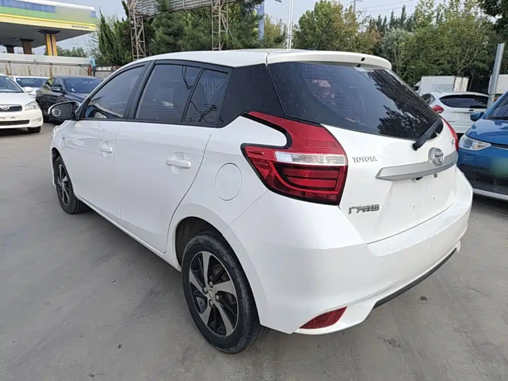Toyota Yaris L — миниатюра 5