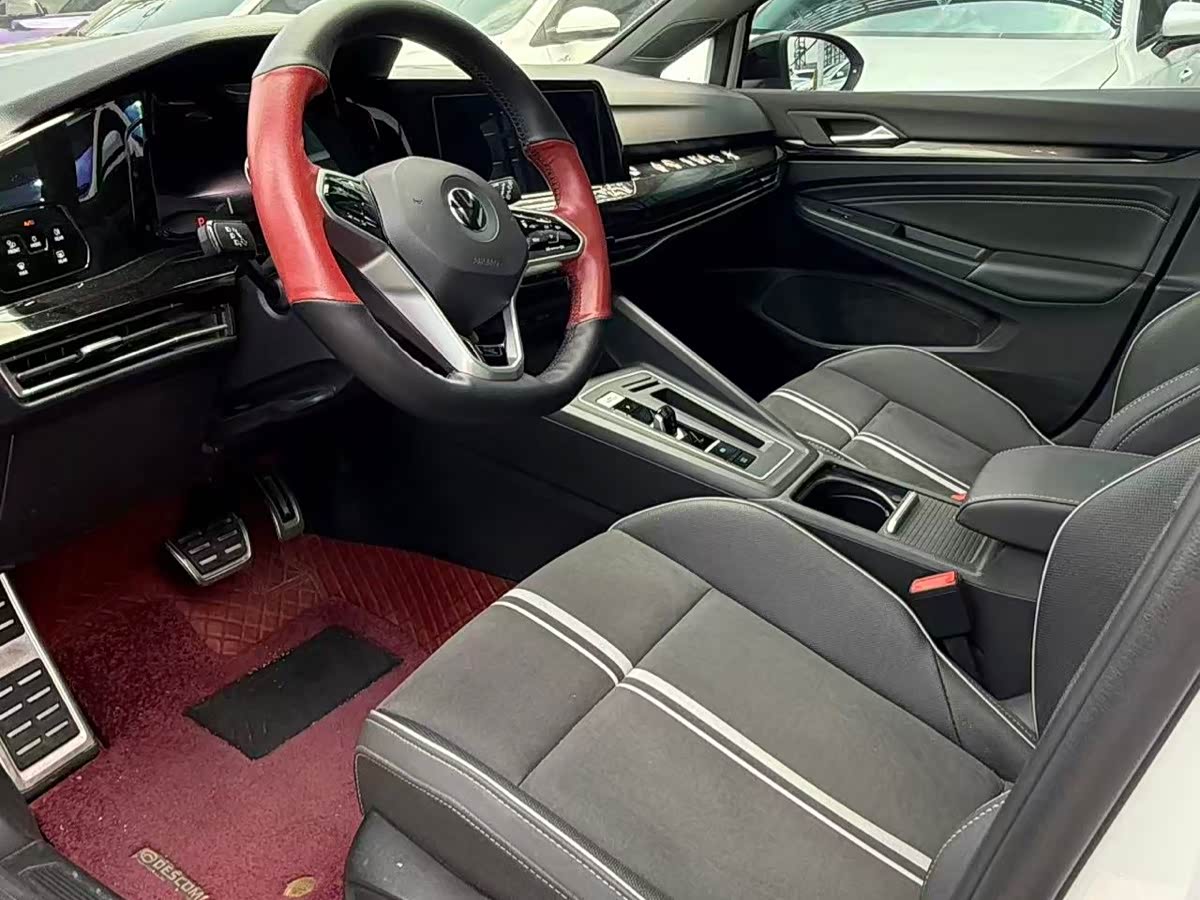 Volkswagen Golf 1.4 л 2023 г. Белый, пробег 37000 км