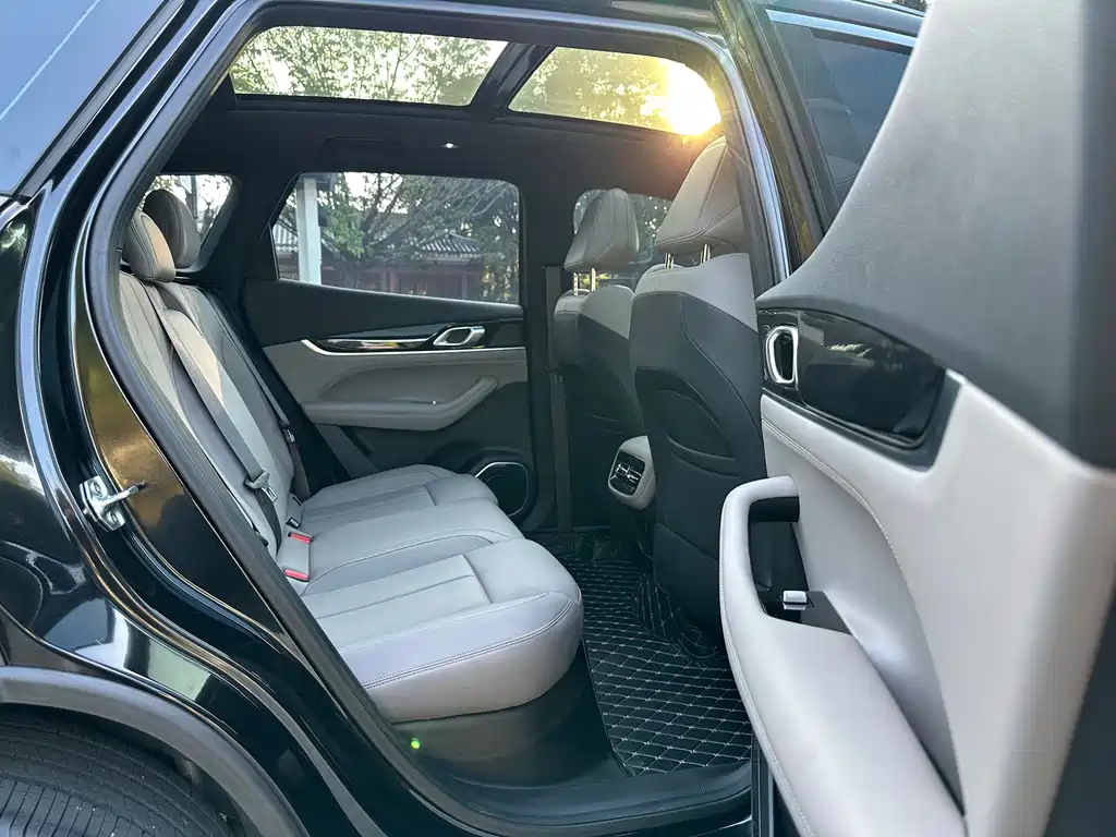 Geely Boyue L — миниатюра 13