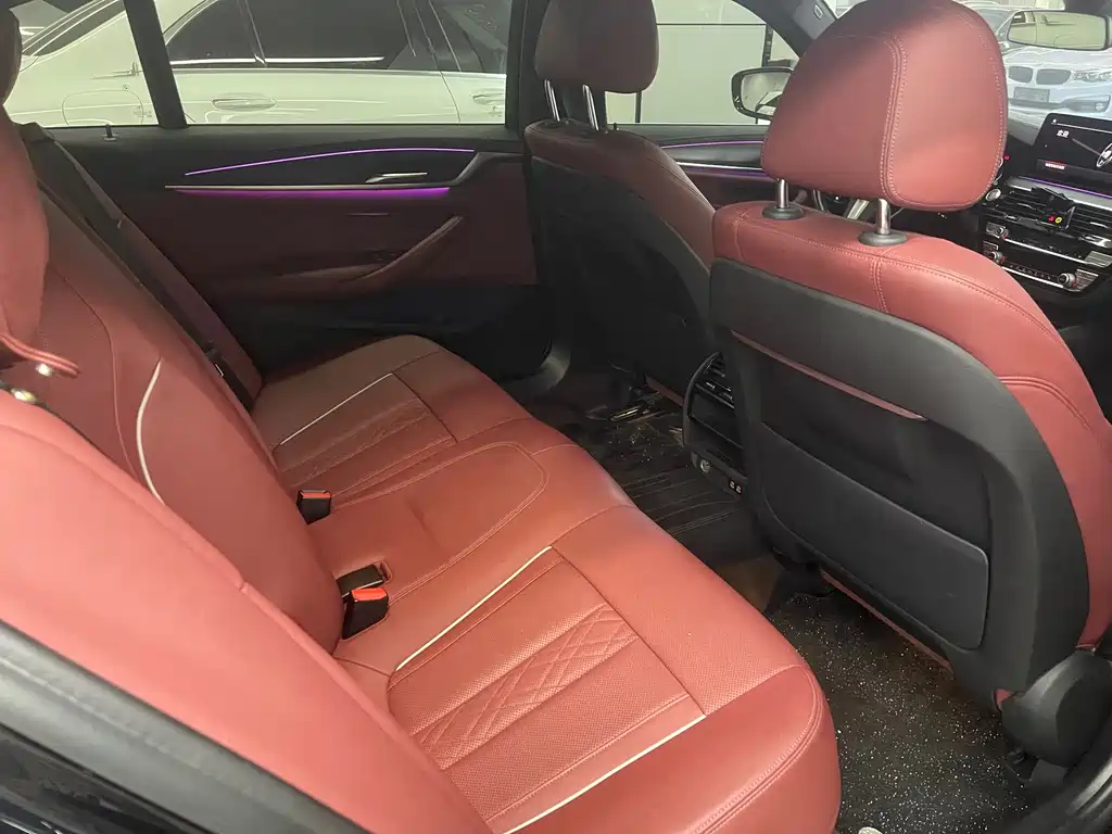 BMW 5 Series — миниатюра 10