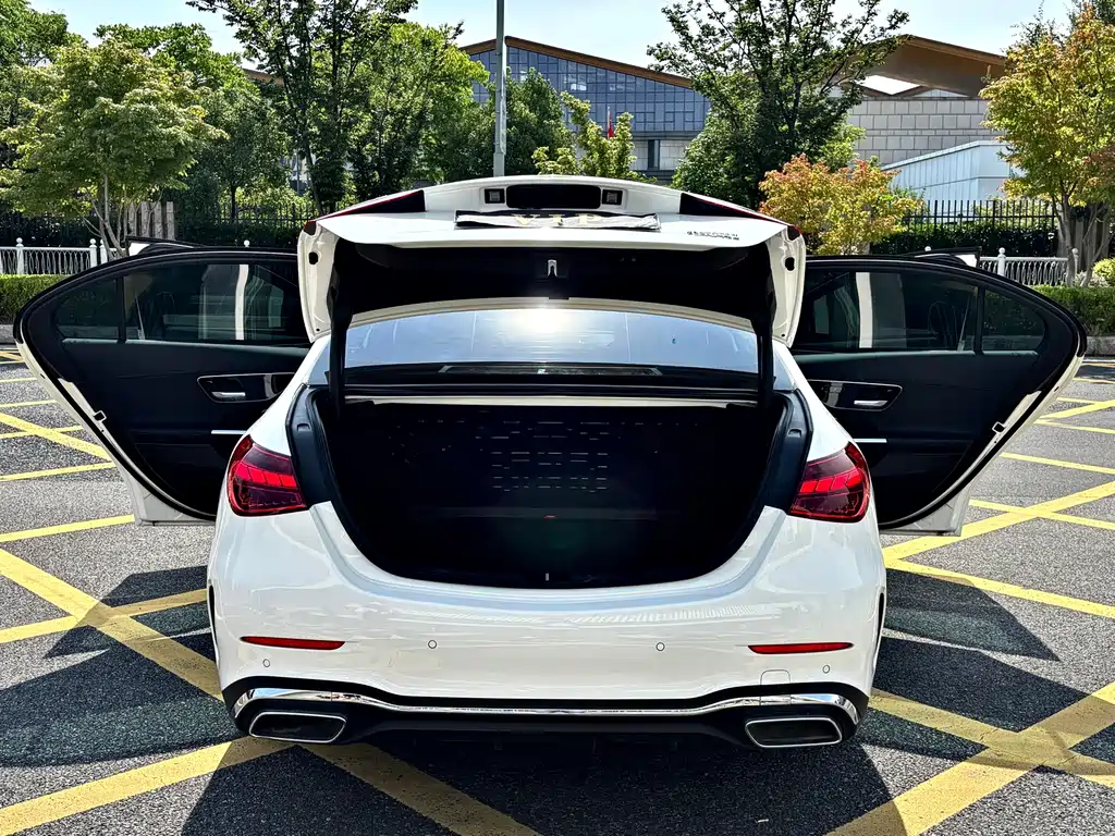 Mercedes-Benz C-Class — миниатюра 12