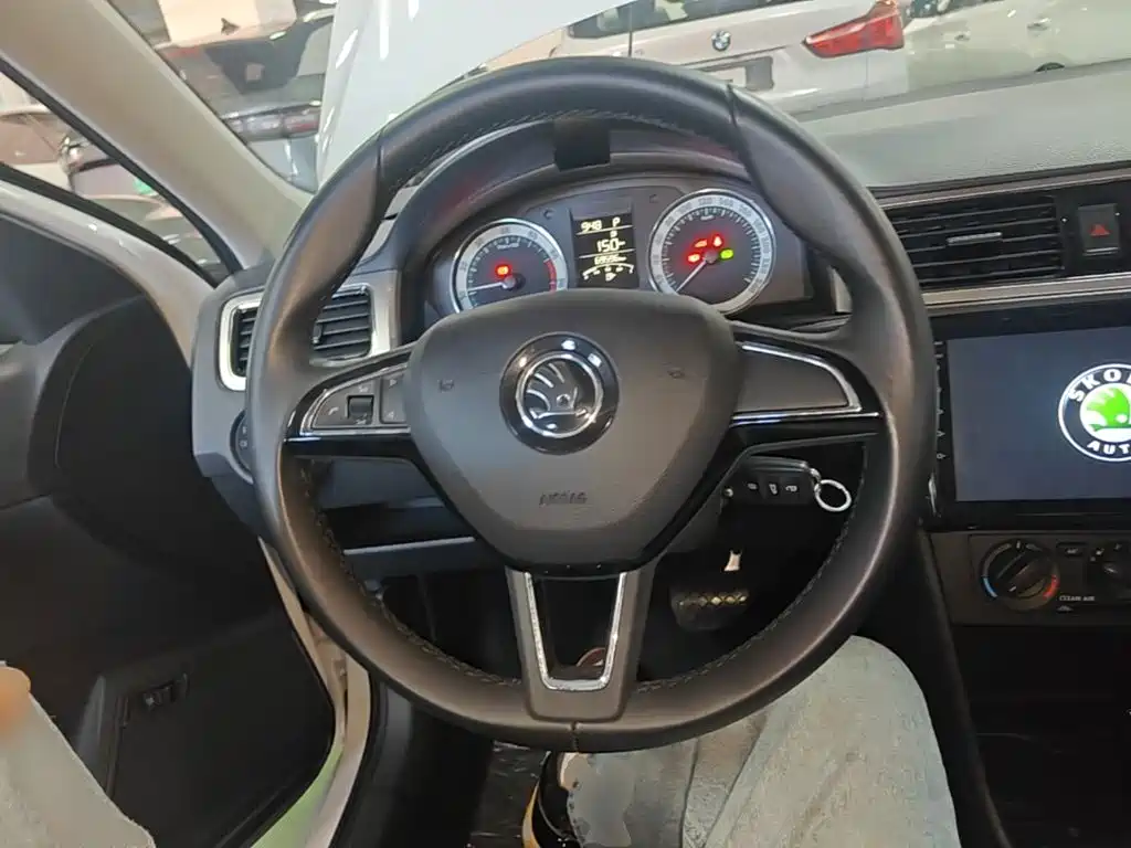 Skoda Rapid — миниатюра 11