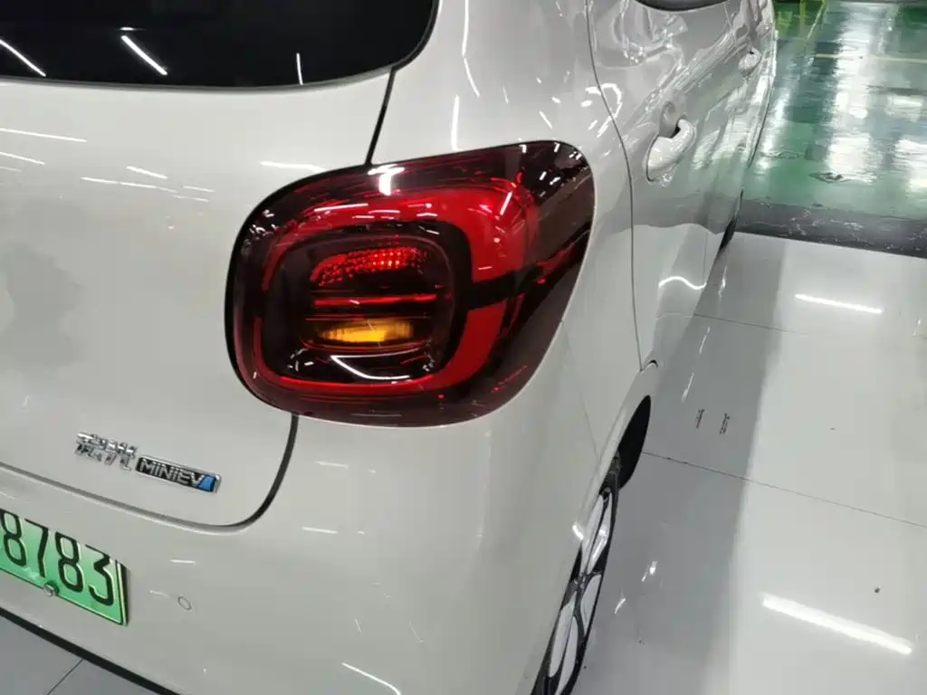 Wuling MINIEV — миниатюра 8