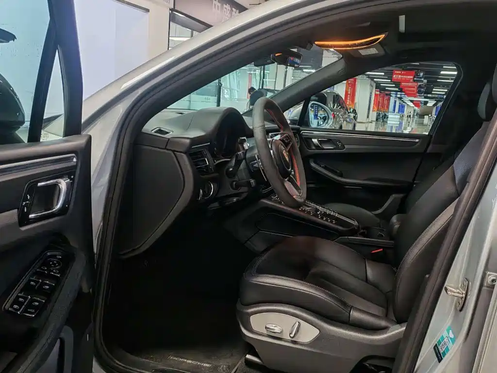 Porsche Macan — миниатюра 7