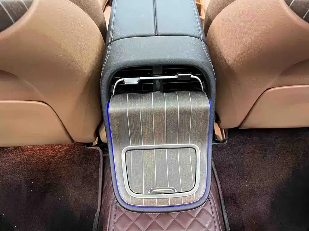 Mercedes-Benz E-Class — миниатюра 16