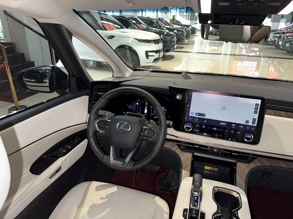 Lexus LM — миниатюра 14