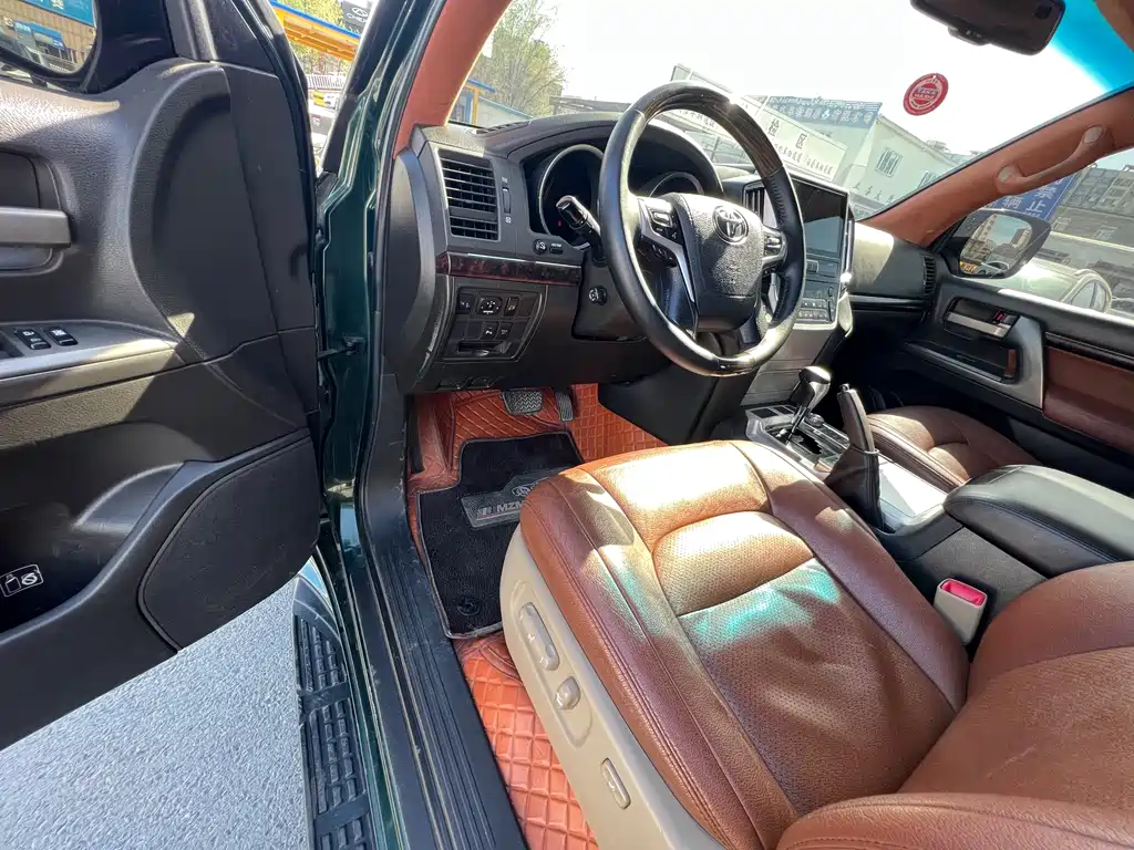 Toyota Land Cruiser 2010 4.0L AT VX